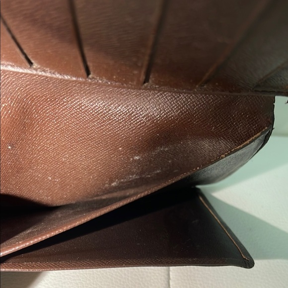 Authentic Louis Vuitton Damier checkbook holder - Picture 6 of 8